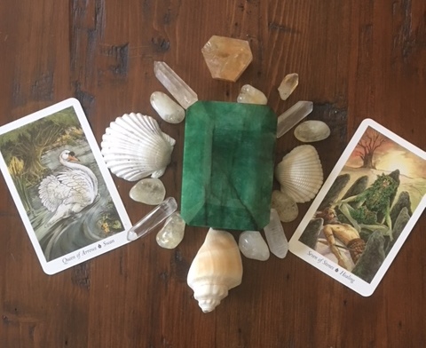 crystal grid with emerald and tarot